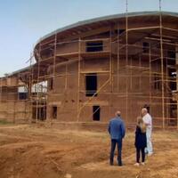 setelah-rumah-dari-beton-kini-ada-orang-yang-membuat-rumah-dari-lumpur