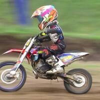 anak-kecil-sudah-bisa-mengendarai-motor-baguskah