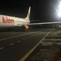 penjelasan-lion-air-soal-badan-pesawat-yang---senggol---tiang-lampu-bandara