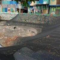 waring-kali-item-kini-bolong-bolong-jadi--tempat--sampah