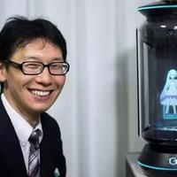 saking-jonesnya-pria-jepang-ini-nikah-sama-virtual-reality-hologram-hatsune-miku