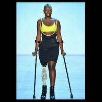 ketika-wanita-dengan-1-kaki-hingga-penderita-kanker-jadi-model-di-nyfw