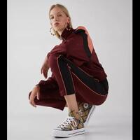 4-sneakers-terbaru-converse-x-bershka-yang-kekinian-cocok-buat-milenial