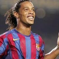 ronaldinho-bangkrut--malah-jalan-jalan-ke-indonesia