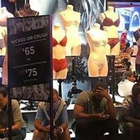 kumpulan-foto-laki-laki-kalo-kalo-lagi-nungguin-pasangannya-belanja-ini-bikin-ngakak