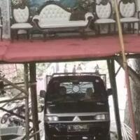 serem-photo-viralpelaminan-pernikahan-ini-quotmelayangquot-dan-bikin-bingung