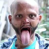 unik-pria-ini-bisa-menjilat-dahi-dengan-lidahnya-sendiri