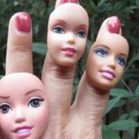hii-ada-cincin-berpotongan-kepala-barbie