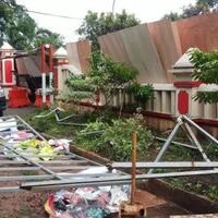ada-apa-ini--ribut-dengan-tukang-parkir-polsek-ciracas-dibakar
