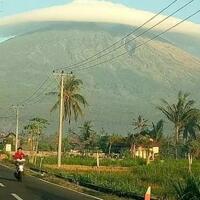 4-gunung-dunia-yang-bertopi-seperti-fenomena-di-semeru