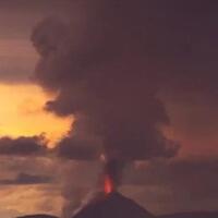 dentuman-anak-krakatau-hingga-kini-belum-berhenti