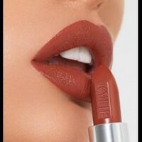 5-tips-memilih-lipstik-untuk-kamu-yang-punya-bibir-kering