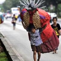 ironi-anak-anak-pekerja-ondel-ondel-di-jakarta