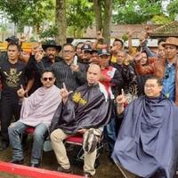 fadli-dhani-potong-rambut-di-lokasi-jokowi-cukur-sama-sama-pencitraan