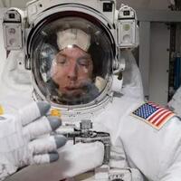 197-hari-di-luar-angkasa-astronot-ini-harus-belajar-berjalan-kembali