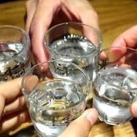 suka-minum-minum-ternyata-ini-alasan-orang-korea-suka-minum-soju-saat-kumpul