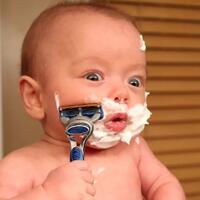 berkat-sang-ayah-bayi-yang-terlahir-prematur-ini-terlihat-melakukan-aktivitas-dewasa