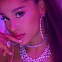 digunakan-ariana-grande-lipgloss-ini-diburu-para-fans