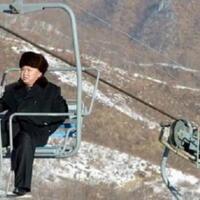 rambah-dunia-fashion-kim-jong-un-produksi-jaket-yang-bisa-dimakan