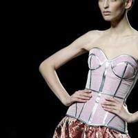 korset-unik-ini-bisa-sembunyikan-senjata-api-sis