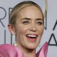 emily-blunt-kenakan-anting-rancangan-desainer-asal-indonesia-eri-dwi-suciaji