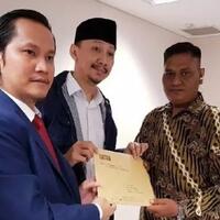 protes-akunnya-dihapus-abu-janda-ancam-gugat-facebook-rp-1-t