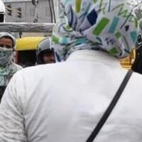 unik-polisi-lalu-lintas-di-india-gunakan-cermin-untuk-hadapi-pemotor-tanpa-helm