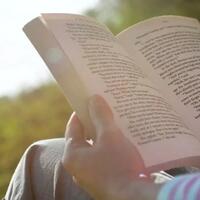 suka-duka-punya-hobi-membaca-buku-menurut-ane