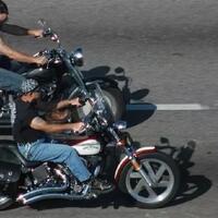 gokil-di-daerah-ini-bawa-motor-gak-pake-helm-gak-akan-ditilang-gan