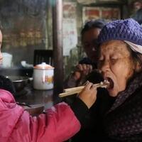 kisah-menyedihkan-anak-anak-kecil-yang-sungguh-menyayat-hati-dan-berbakti