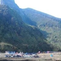 menapaki-indahnya-kawah-gunung-kelud