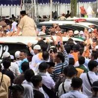 imbas-warga-bawa-spanduk-jokowi-kunjungan-prabowo-di-yogya-ricuh