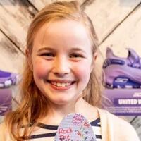 stephen-curry-ajak-bocah-usia-9-tahun-desain-sneakers-terbarunya-kayak-apa-nih