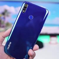 desain-starry-particle-dari-realme-3-ini-cocok-gak-buat-cewek-kayak-aku