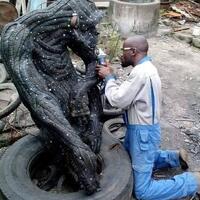 viral-di-twitter-pria-nigeria-mengubah-ban-bekas-menjadi-patung-bernilai-seni-tinggi