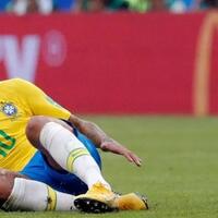 dari-tukang-diving-hingga-raja-offside-inilah-7-pesepakbola-yang-berjuluk-raja
