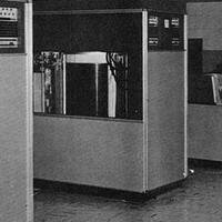 harddisk-pertama-di-dunia-pada-tahun-1956-berat-mencapai-1-ton-kapasitas-hanya-5-mb