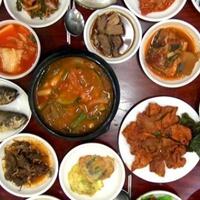 ini-dia-jenis-jenis-banchan-yang-bikin-penuh-meja-makan-orang-korea