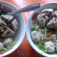 cara-agan-makan-bakso-bakso-atau-mi-duluan