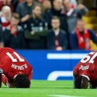 pemain-top-dunia-yang-selebrasi-dengan-sujud-syukur