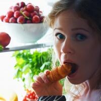 makan-itu-bukan-sembarang-makan-terutama-buat-kamu-sista-sekalian