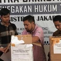 ribuan-form-c1-untungkan-02-diamankan-dari-mobil-di-menteng