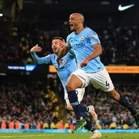 vincent-kompany-memang-pantas-jadi-legenda-manchester-city