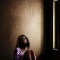tragis-gadis-kecil-ini-4-hari-terkunci-di-toilet-begini-caranya-bertahan-hidup