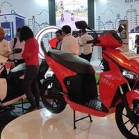 nyobain-motor-listrik-karya-anak-bangsa-dua-jempol-dari-ane