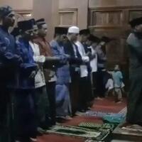 viral--shalat-terawih-kilat-di-cirebon-23-rakaat-hanya-7-menit