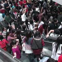 duh-alay-mirip-kelakuan-quotzombiequot-fans-bintang-pop-hancurkan-bandara-di-china