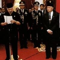 apa-yang-terjadi-pada-reformasi-21-mei-1998-ini-10-fakta-sejarahnya