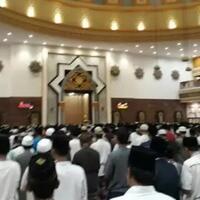 shalat-tarawih-berjamaah-dua-imam-bergantian-dalam-satu-masjid-koq-bisa