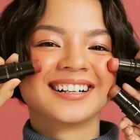 ingin-rona-pipi-natural-seperti-habis-makan-pedas-coba-haloblush-coloring-stick-aja